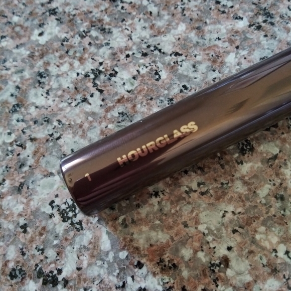 NEW Hourglass No. 1 Powder Brush - Picture 3 of 4